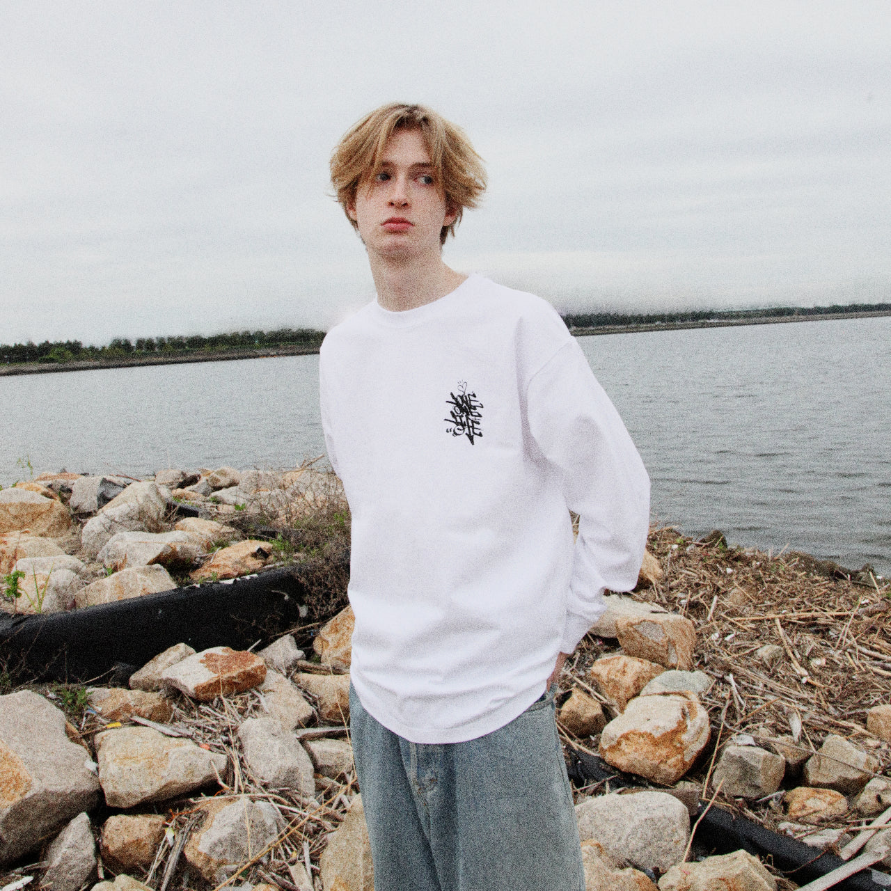 tagging back print LS tee in white