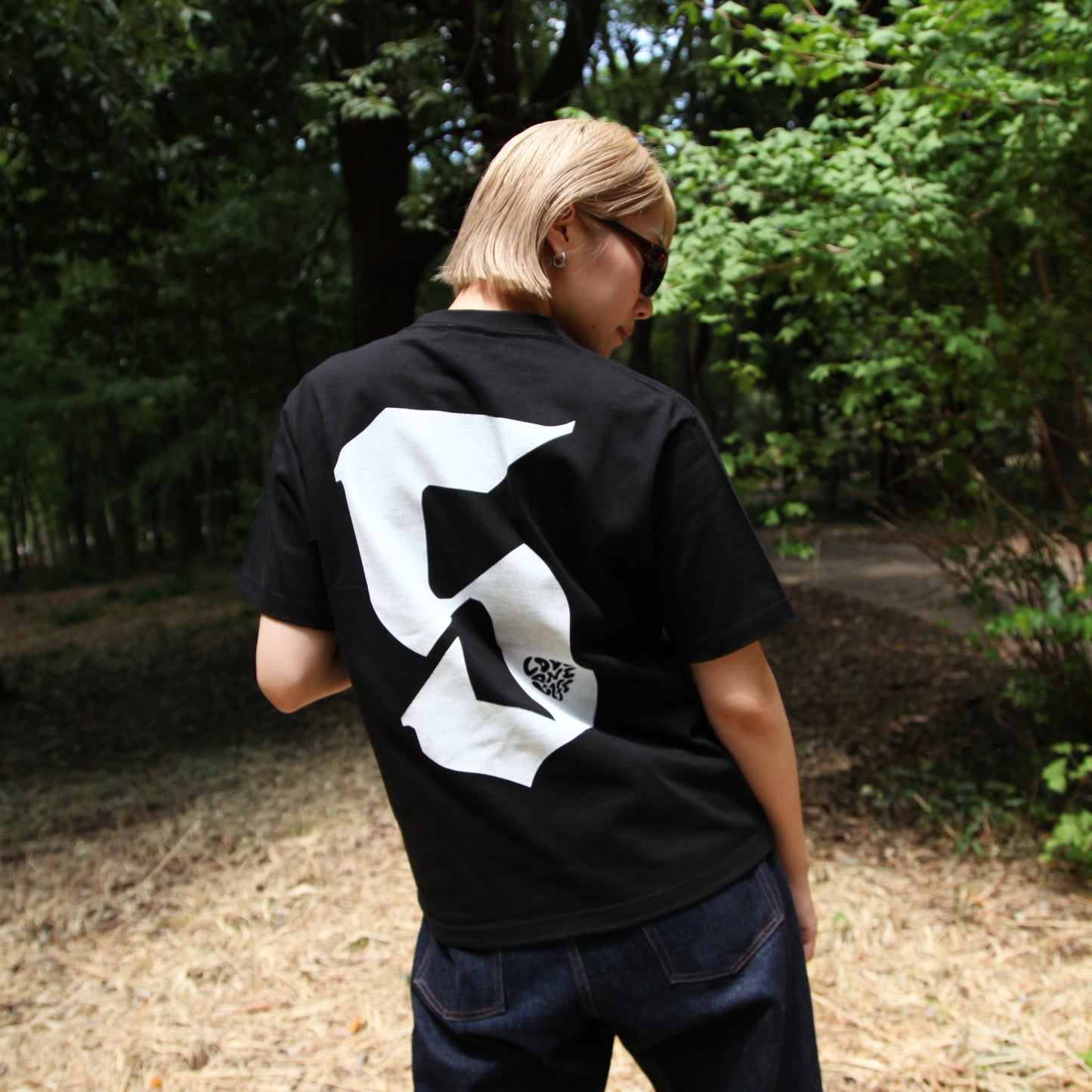 5 year anniversary tee in black