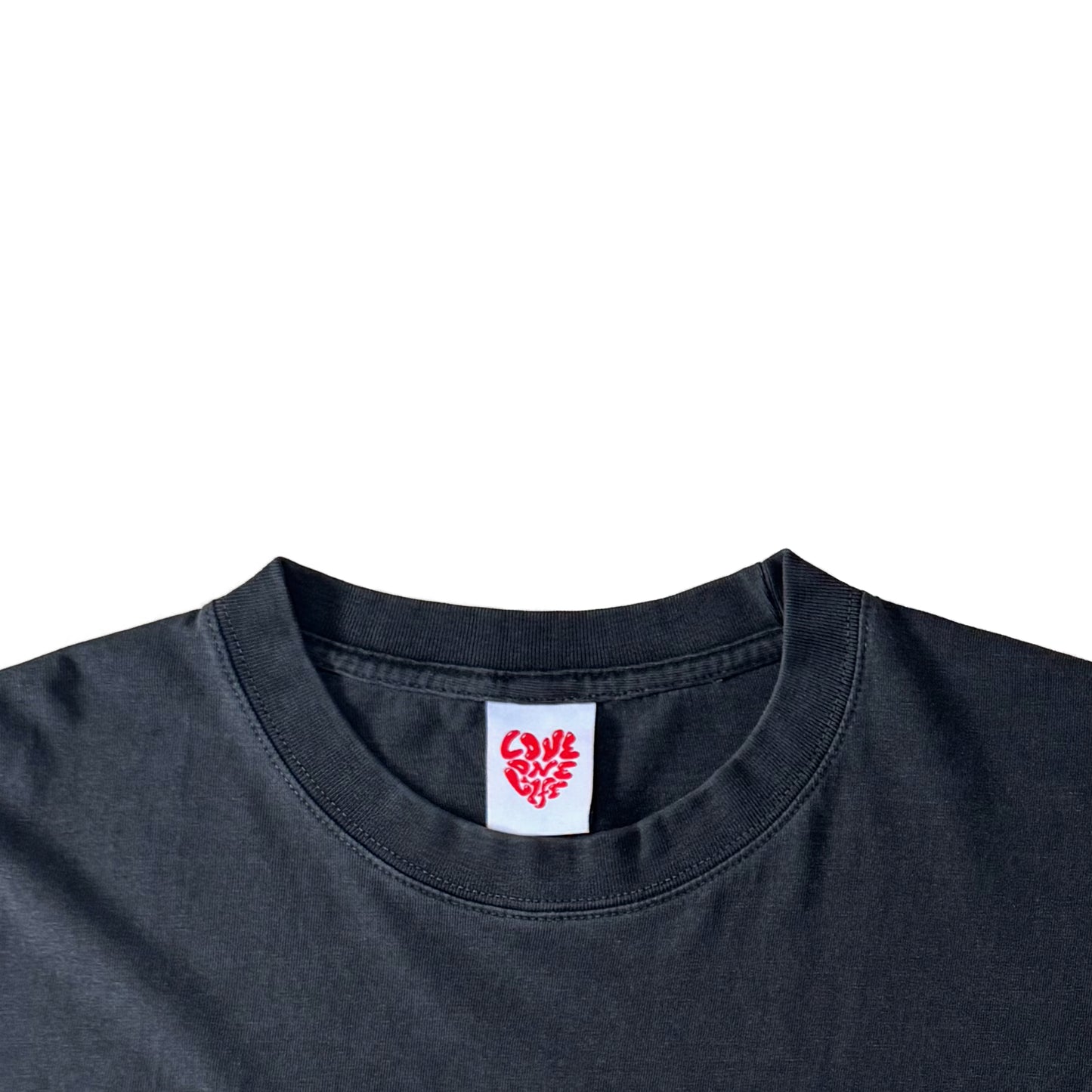 tagging tee in vintage black
