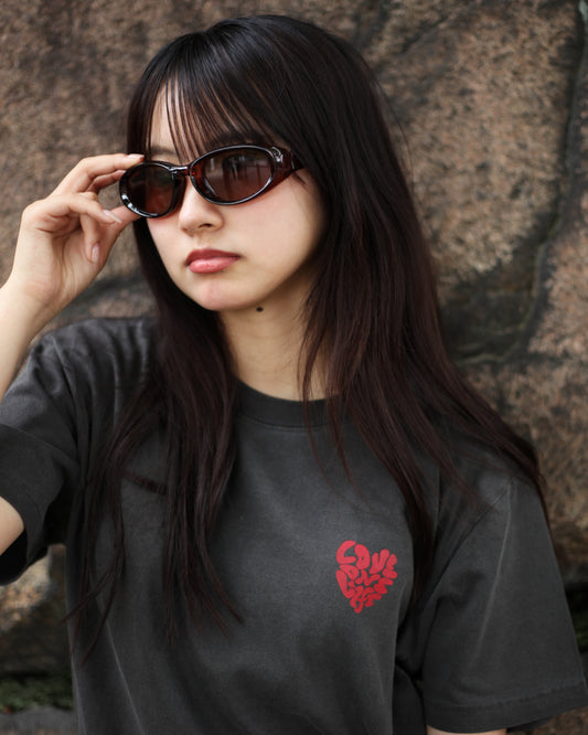 heart tee in vintage black