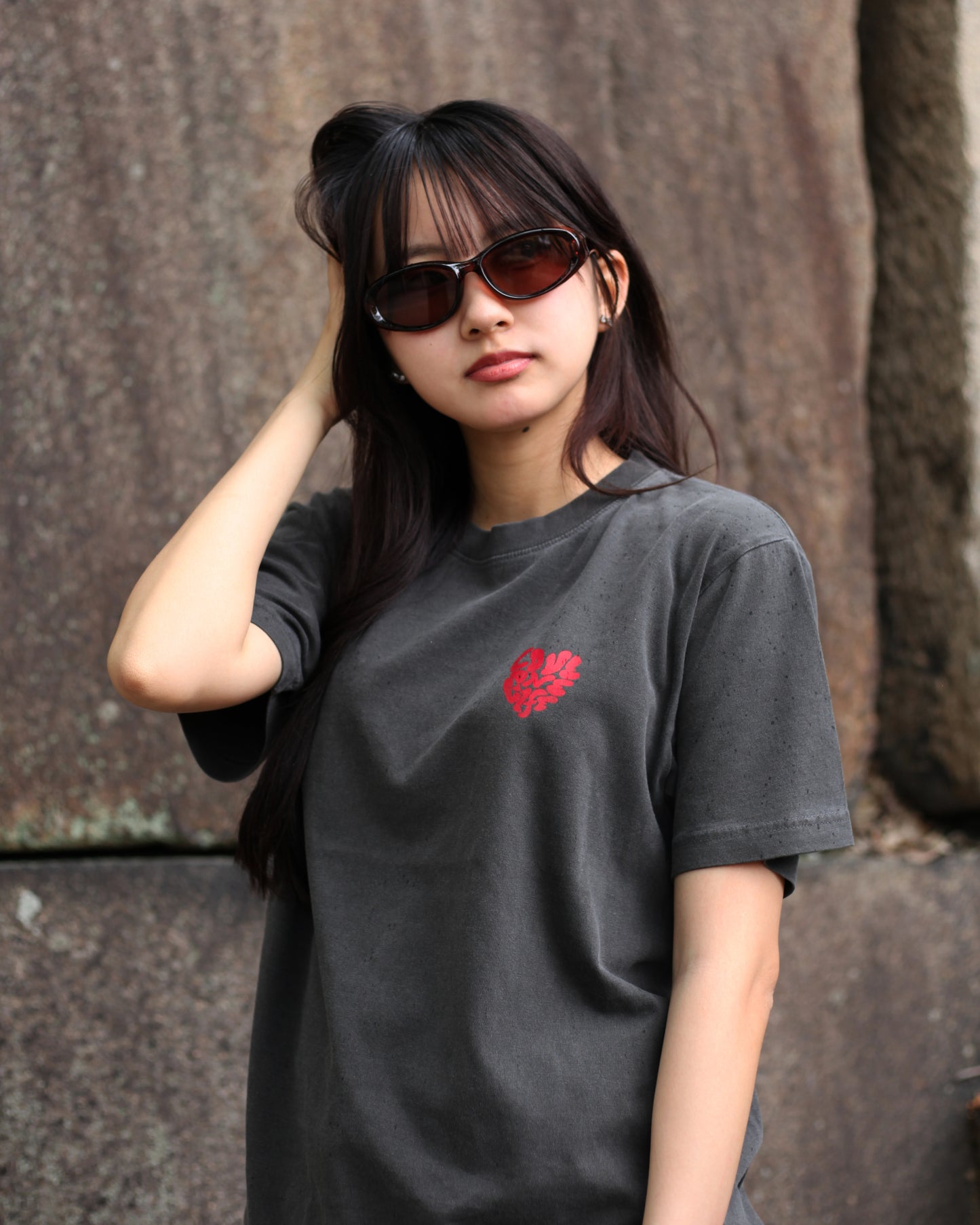 heart tee in vintage black